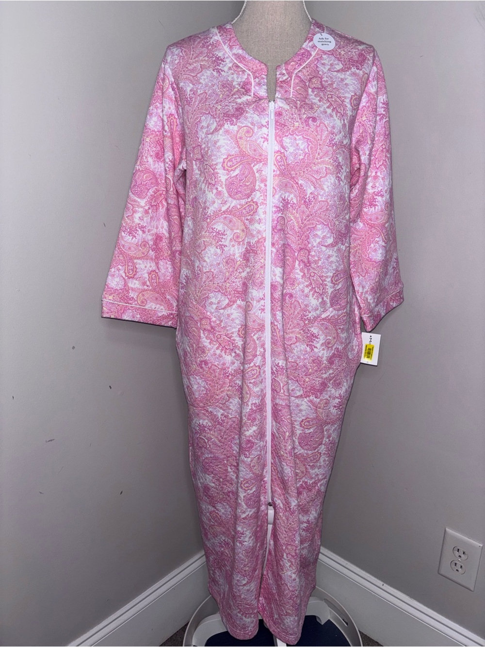 Miss Elaine NEW pink paisley quilted knit zip front 3/4 sleeve robe size Small